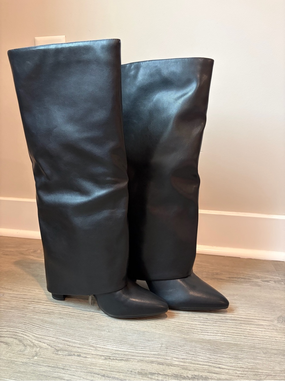 Women's Over-the-Knee Pointed Toe Boots in Black
